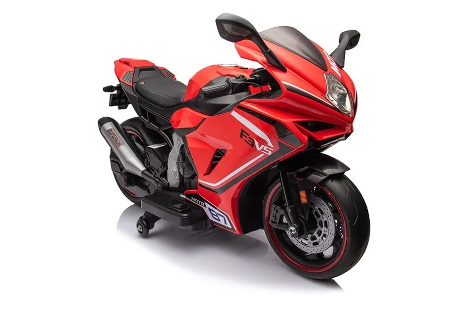 Gyerekek elektromos motorozás edzőkerekekkel